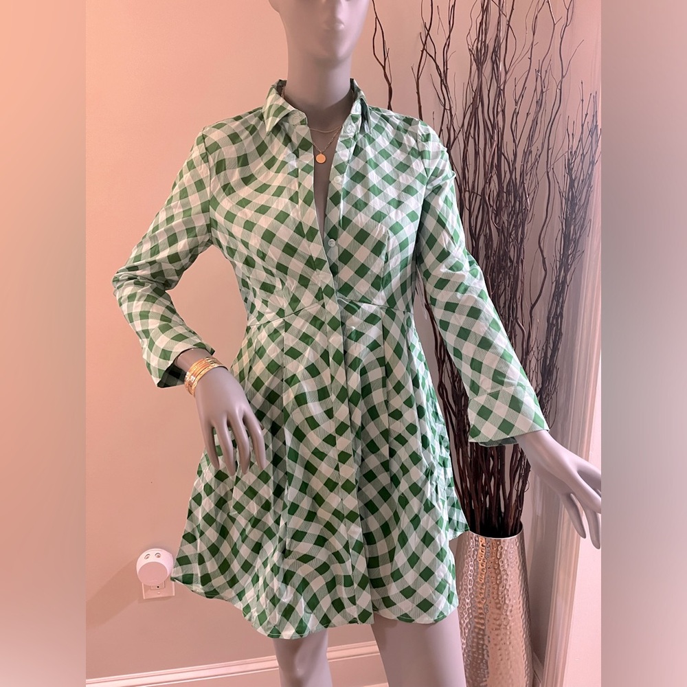 Cute dress!